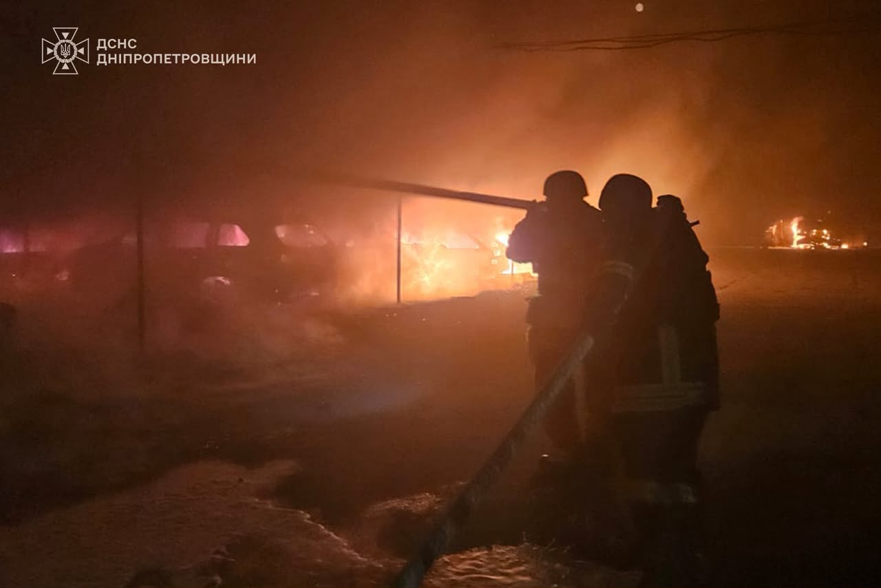 Наслідки російських атак на Дніпропетровщину оприлюднили у ДСНС