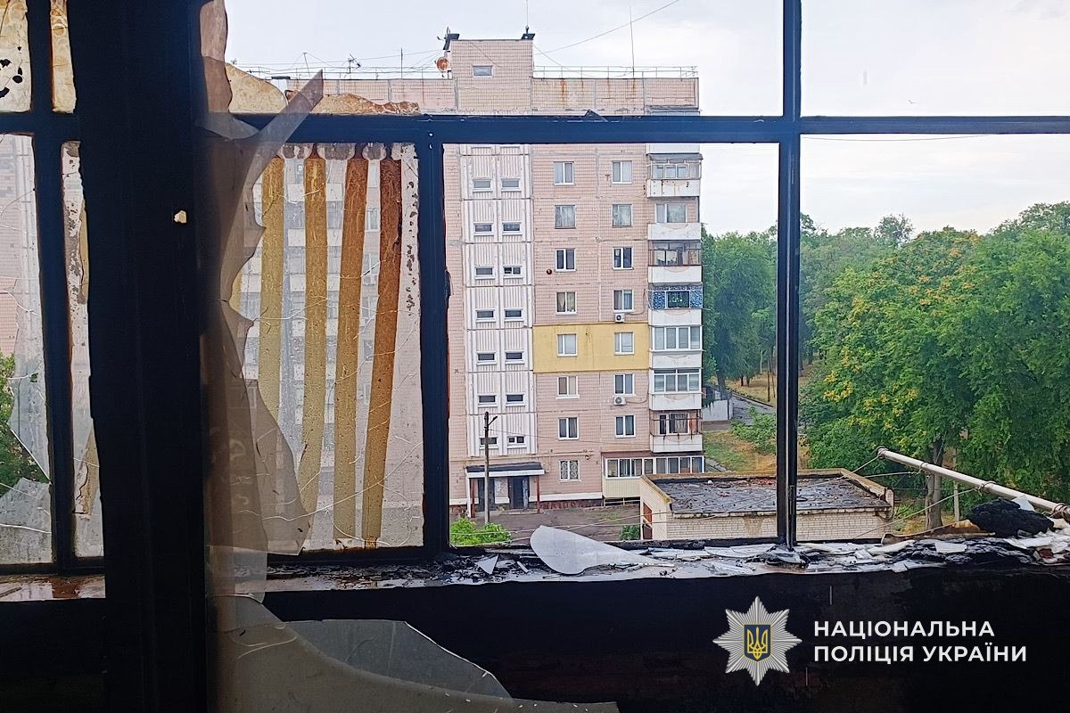 Два дні поспіль ворог атакував Дніпро та передмістя: у поліції показали наслідки