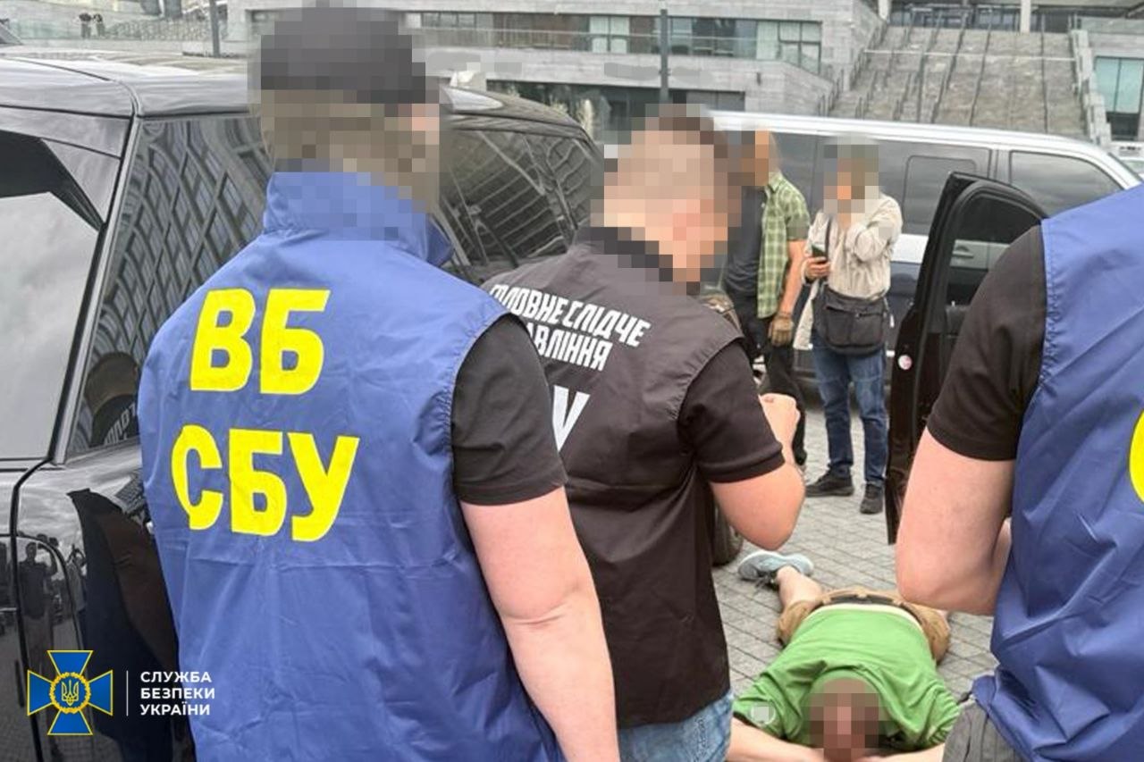 СБУ та ОГП викрили посадовицю Торгово-промислової палати України на вимаганні 100 тисяч євро у виробника бойових дронів - 09.07.2026 