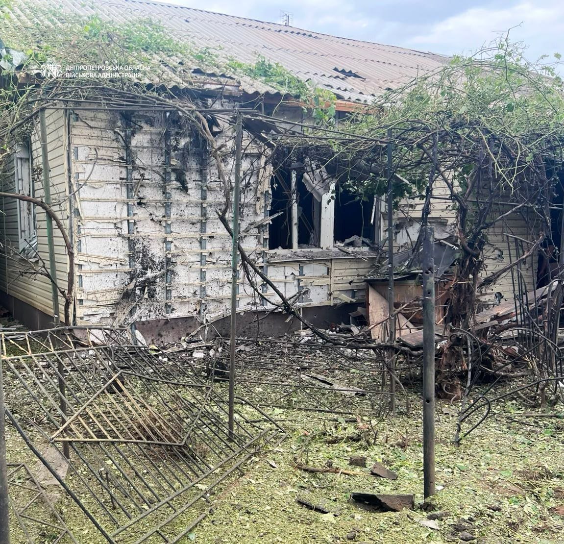 Дві людини дістали поранень: майже 30 разів ворог атакував три райони Дніпропетровщини безпілотниками та артилерією - 24.07.2026