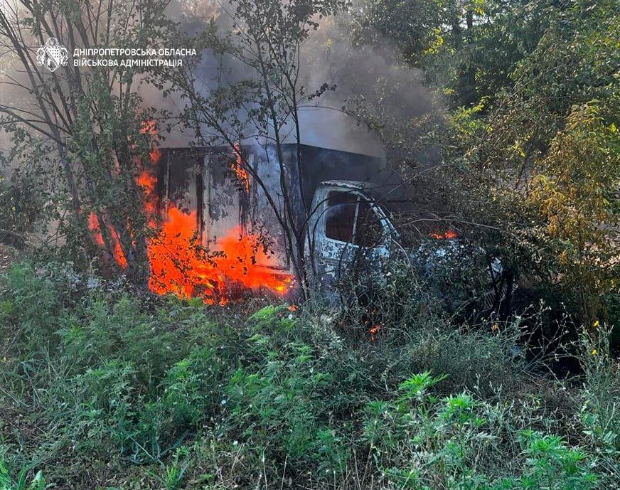 Троє людей загинули, десятеро дістали поранень: понад 50 разів ворог атакував шість районів Дніпропетровщини безпілотниками, артилерією та авіабомбами - 30.07.2026