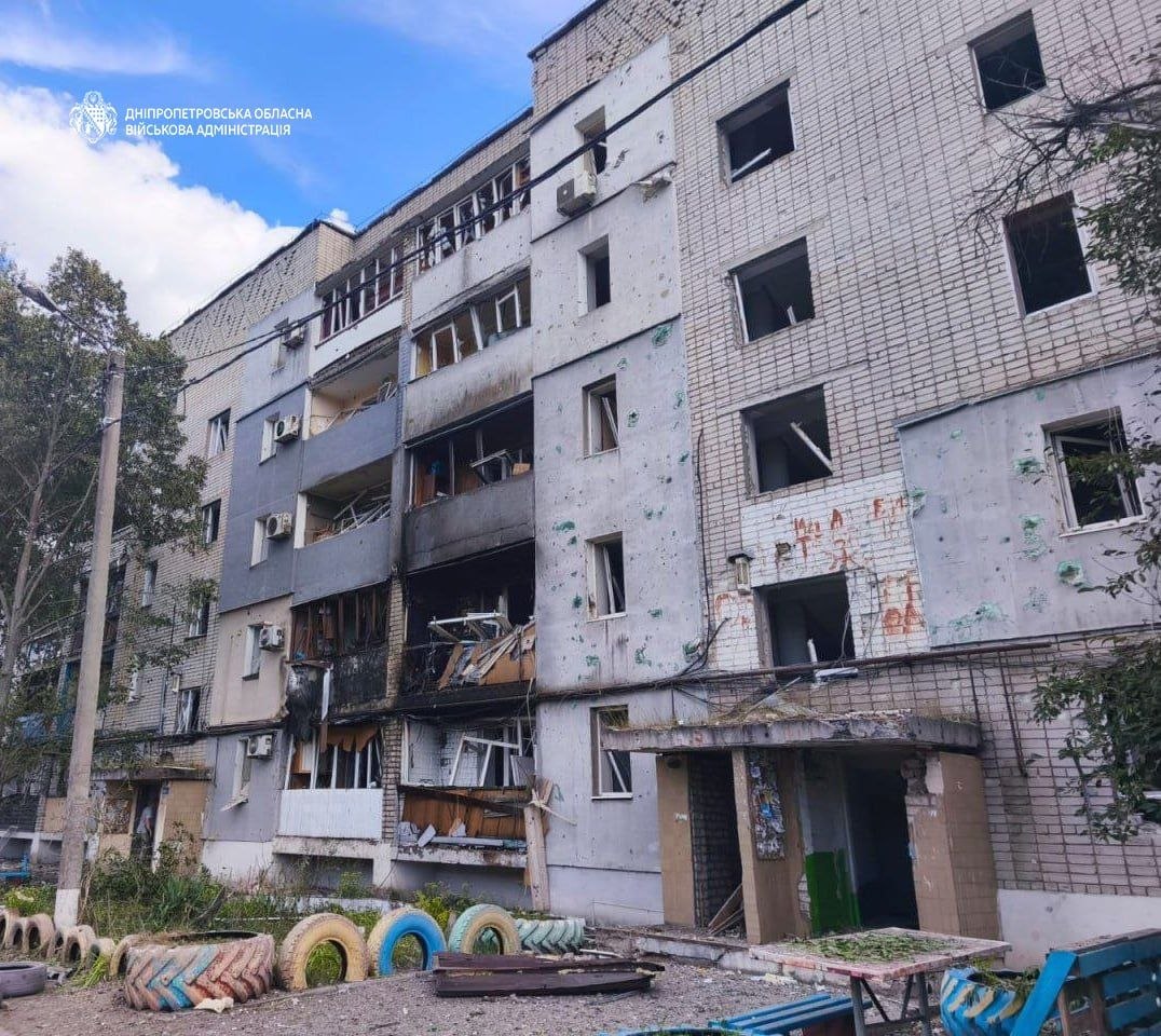 Троє людей загинули, десятеро дістали поранень: понад 50 разів ворог атакував шість районів Дніпропетровщини безпілотниками, артилерією та авіабомбами - 30.07.2026