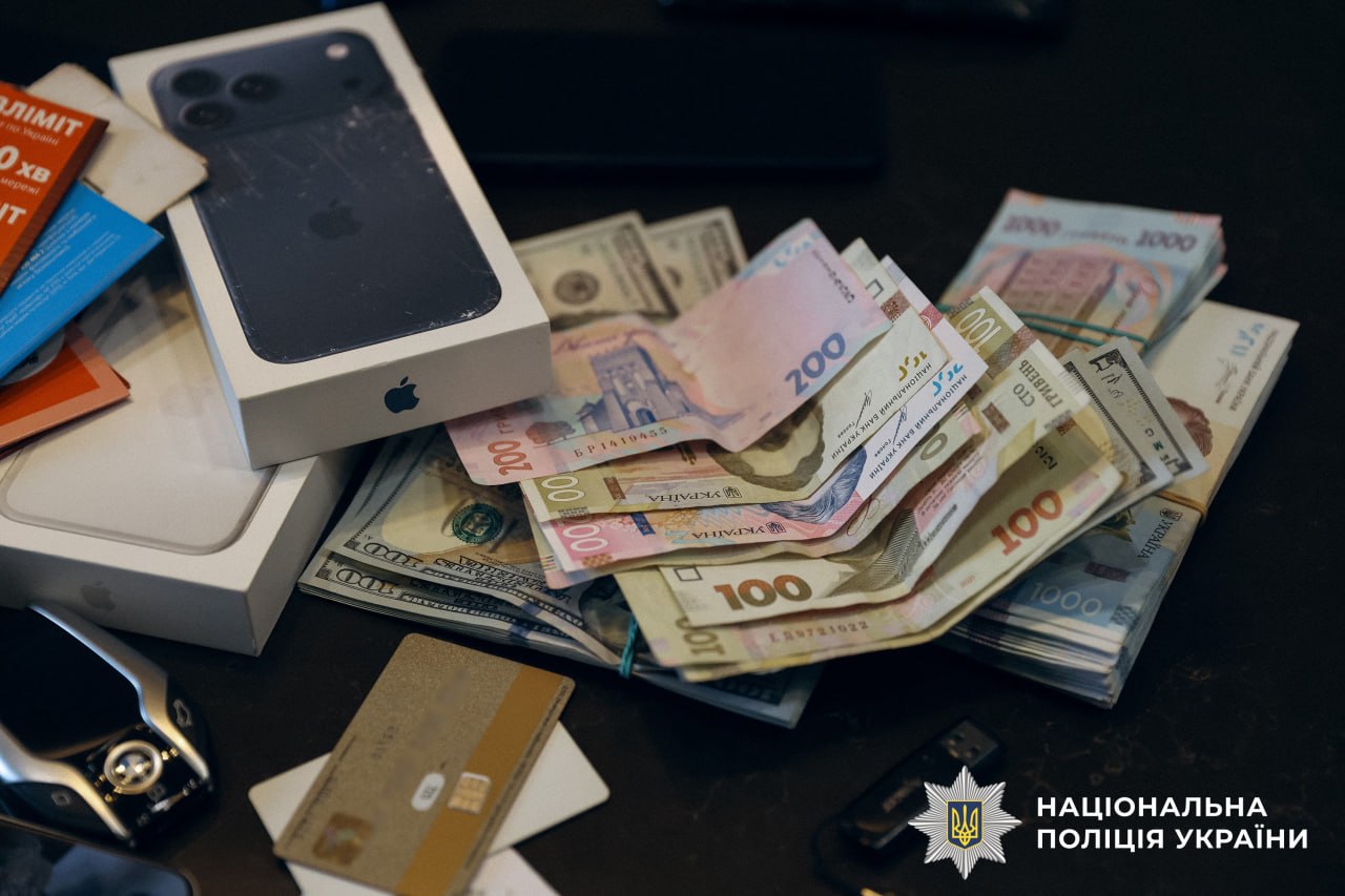 Під виглядом навчання криптоінвестиціям ошукали майже тисячу українців на понад $1 млн