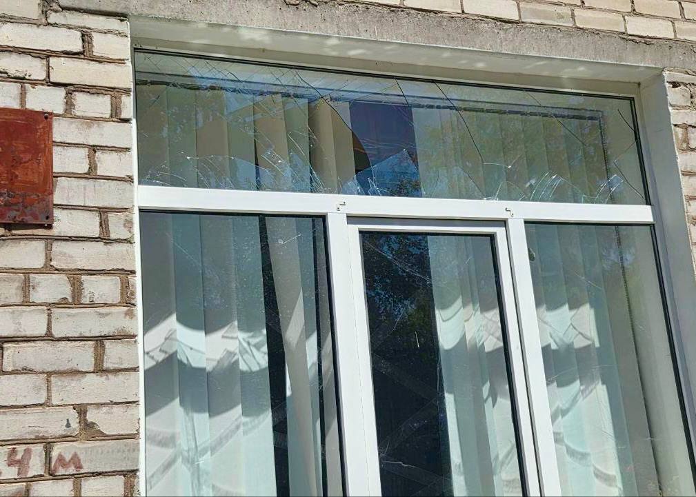 Після ранкової атаки у Дніпрі пошкоджені п'ять будинків і гімназія