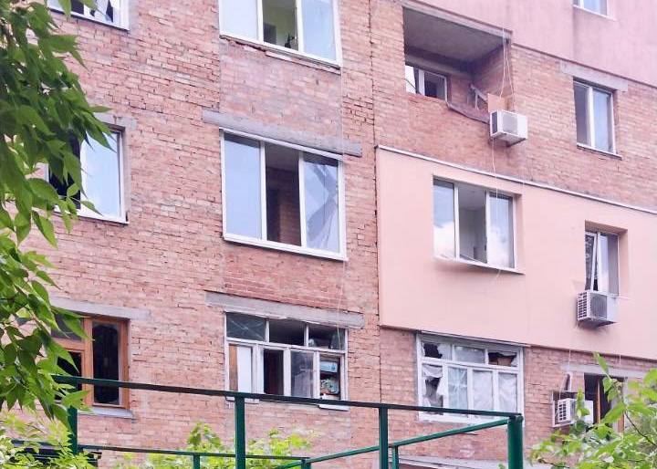 Після ранкової атаки у Дніпрі пошкоджені п'ять будинків і гімназія