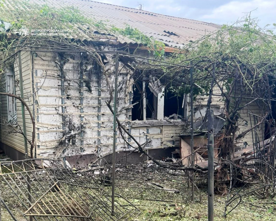 Дві людини дістали поранень: майже 30 разів ворог атакував три райони Дніпропетровщини безпілотниками та артилерією - 24.07.2026