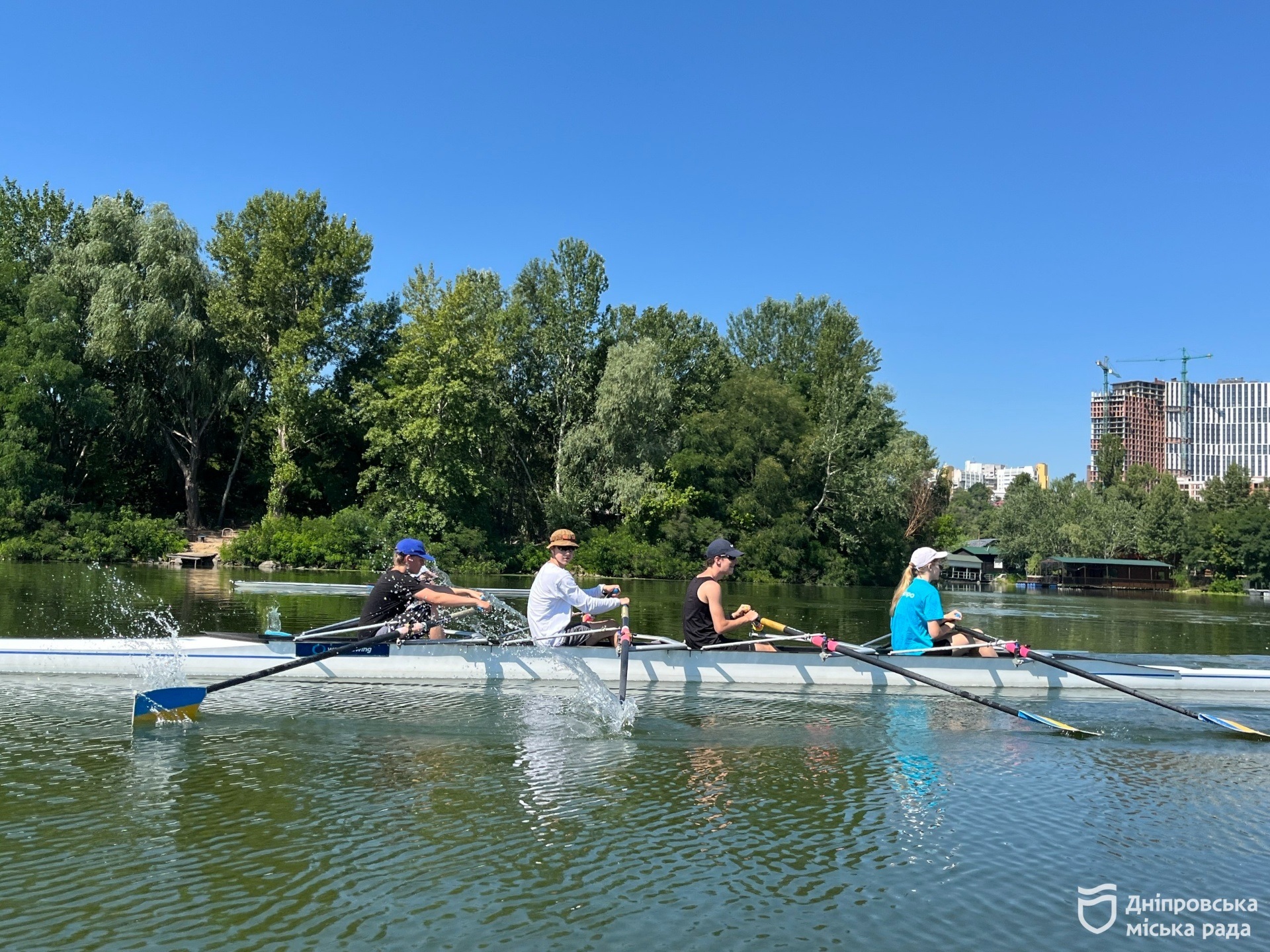 У Дніпрі дітей навчають водних видів спорту