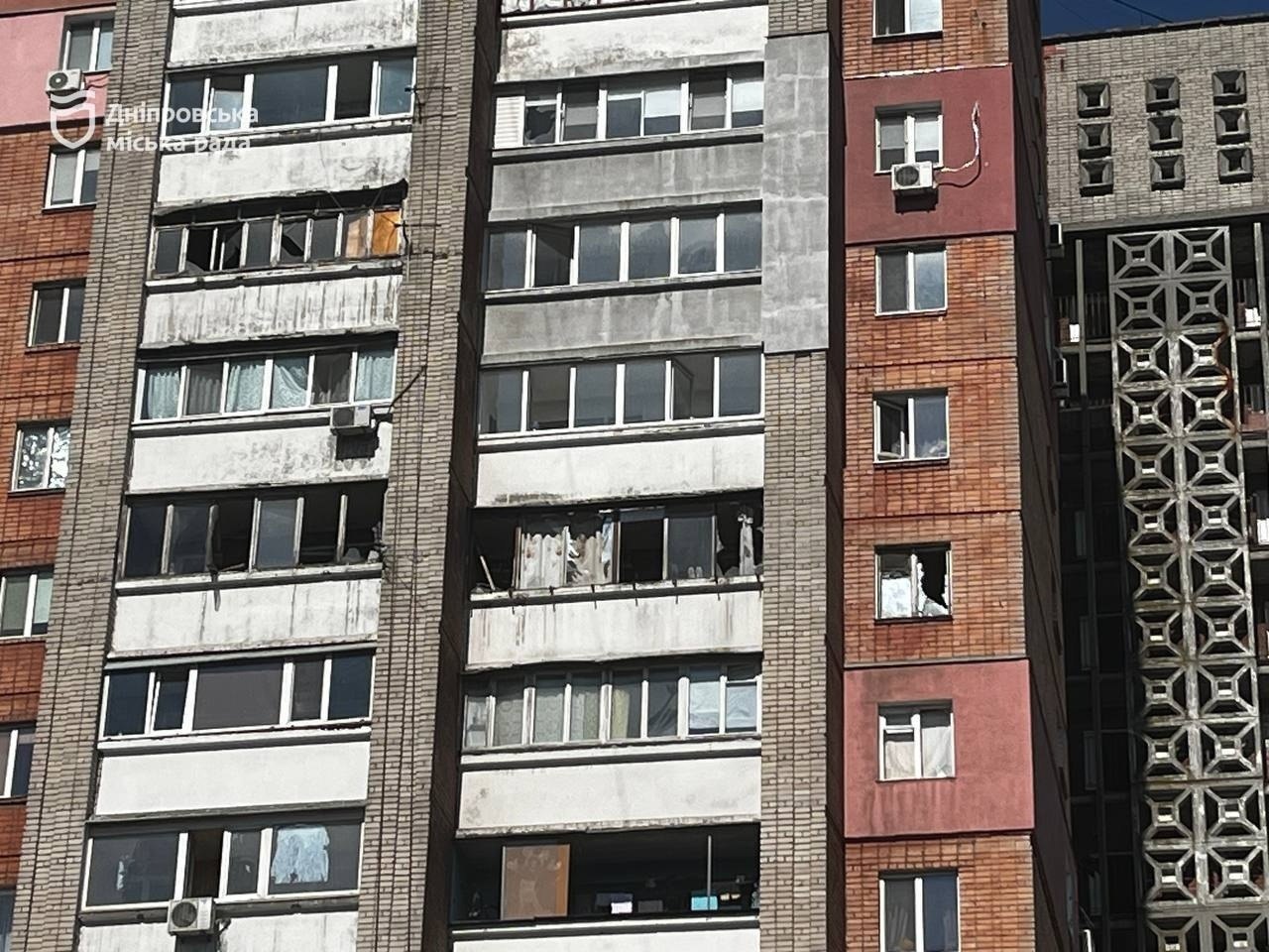 У Дніпрі ліквідовують наслідки ворожої атаки подати заявку на відшкодування можна через застосунок «єДніпро»