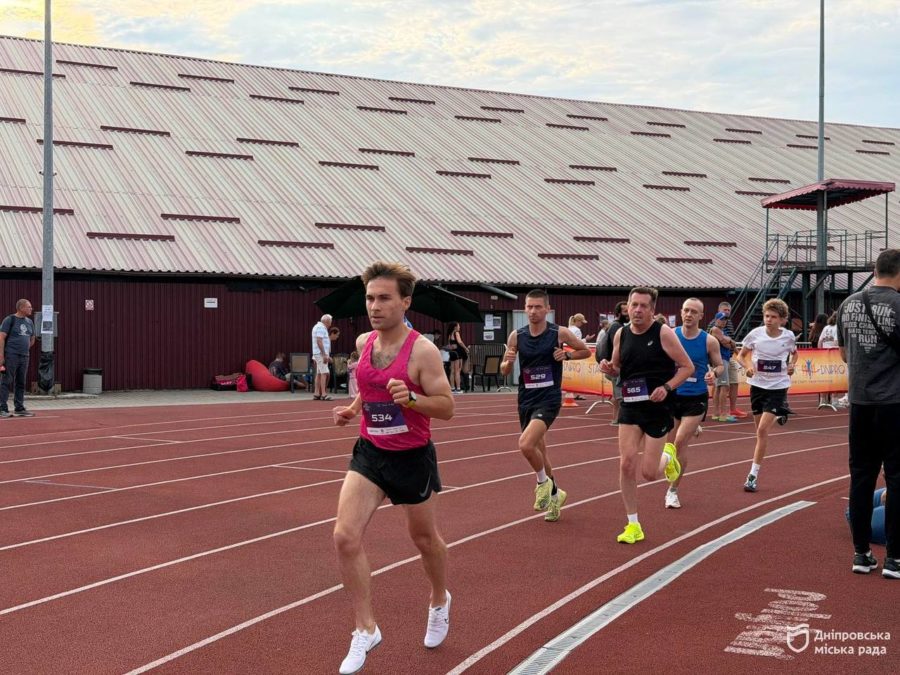 У Дніпрі провели традиційний 10k Night Run 2026 Понад 200 учасників вийшли на старт