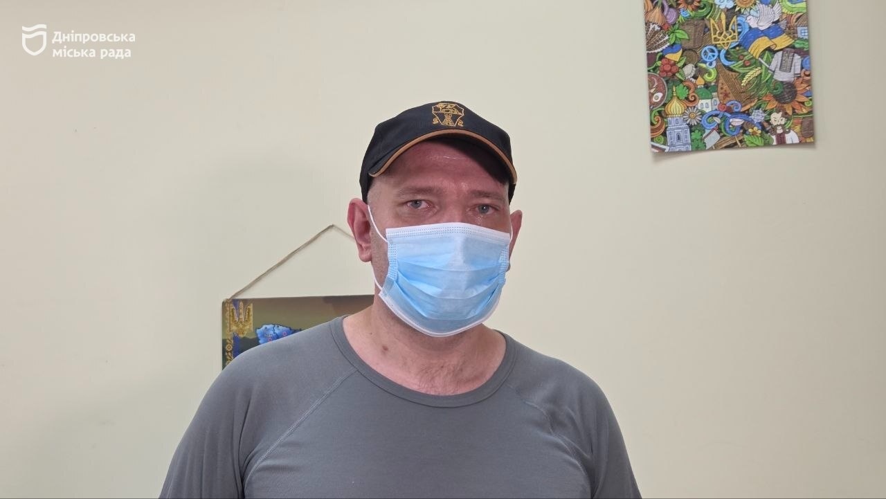 У Дніпрі реабілітують оператора БпЛА який після важкого поранення сам пройшов 8 кілометрів до евакуації
