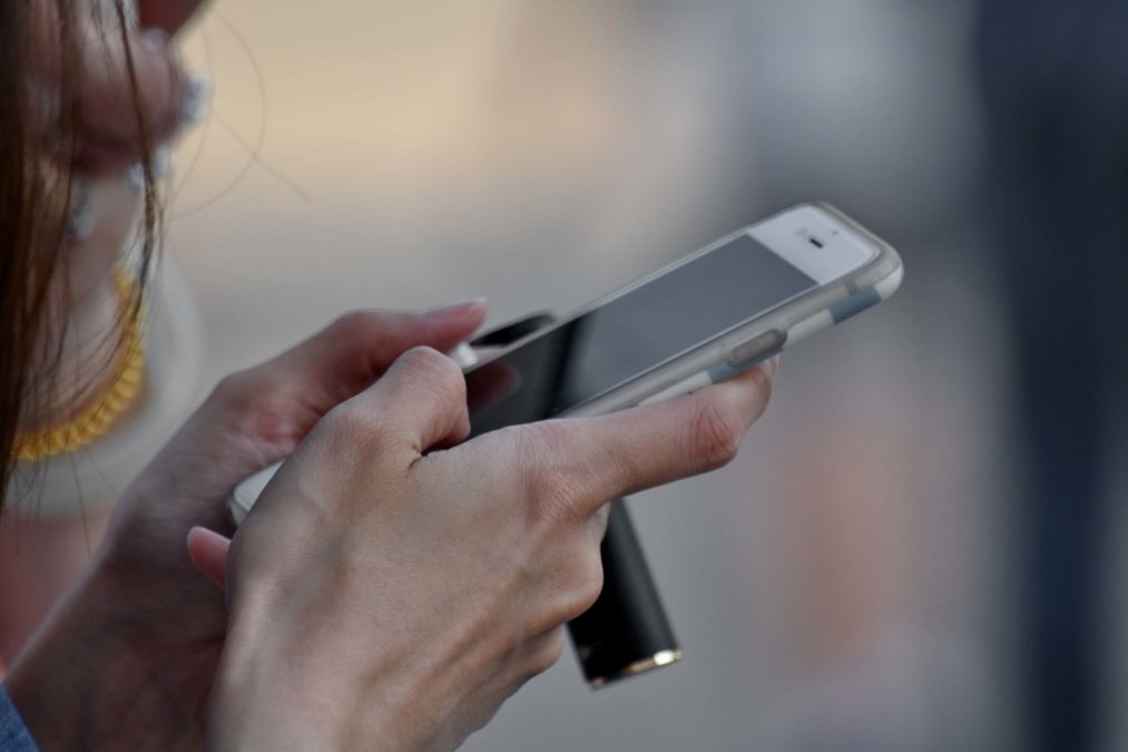 У Дніпрі жінки можуть отримати оперативну допомогу через Telegram чат бот SafeStep