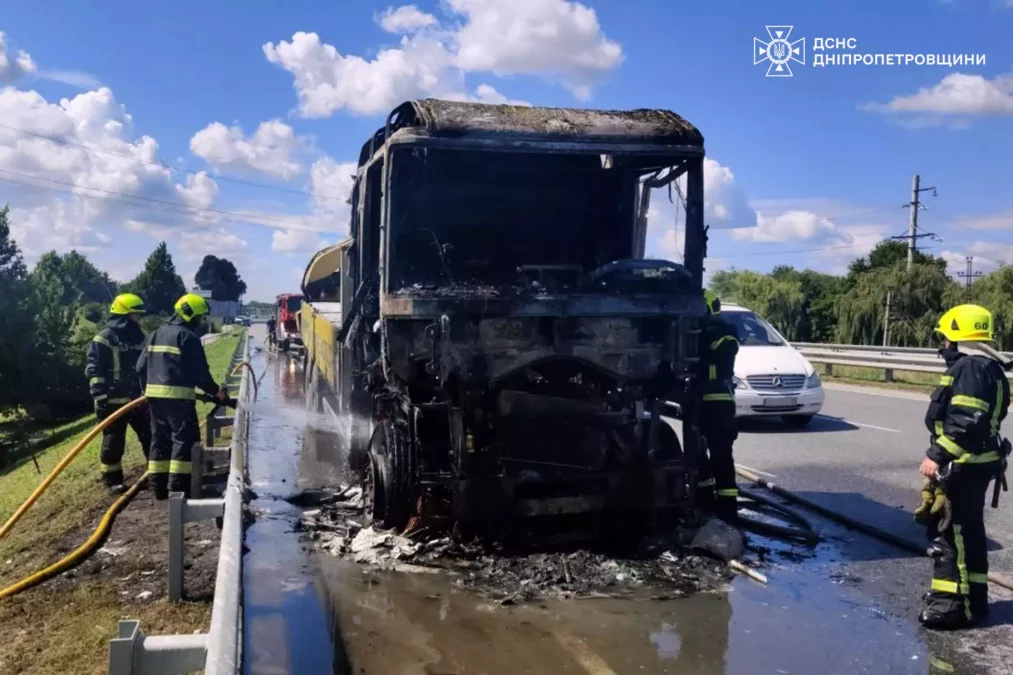 У Підгородному під час руху загорілася вантажівка Renault Magnum