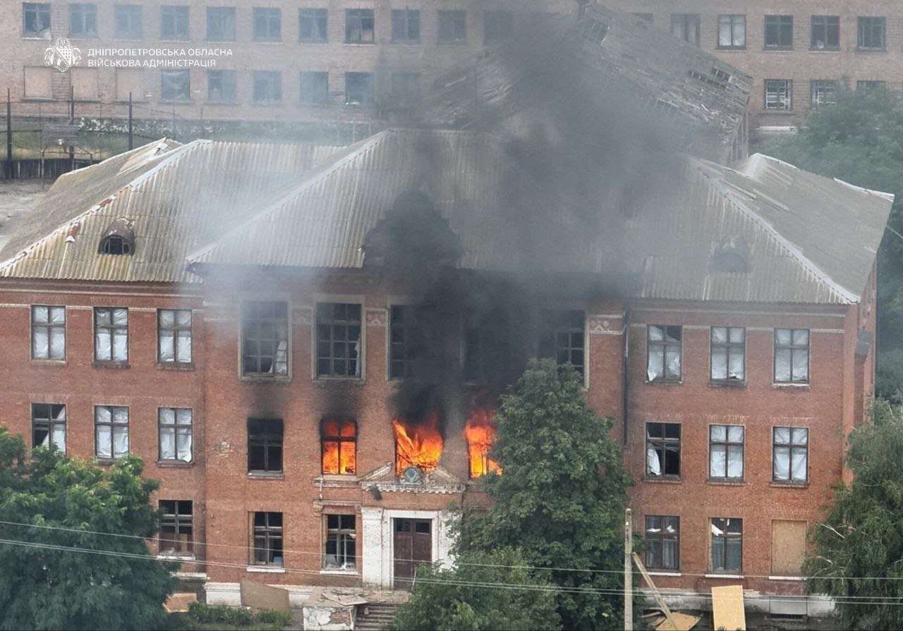 Ворог понад 30 разів атакував Дніпропетровщину поранені п’ятеро людей пошкоджені дитсадок і училище