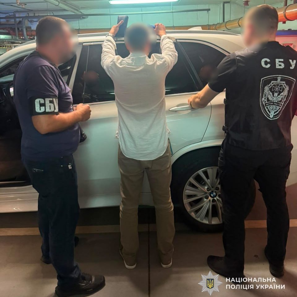 За $23 тисячі обіцяв «списати» з військового обліку у Дніпрі затримали чоловіка
