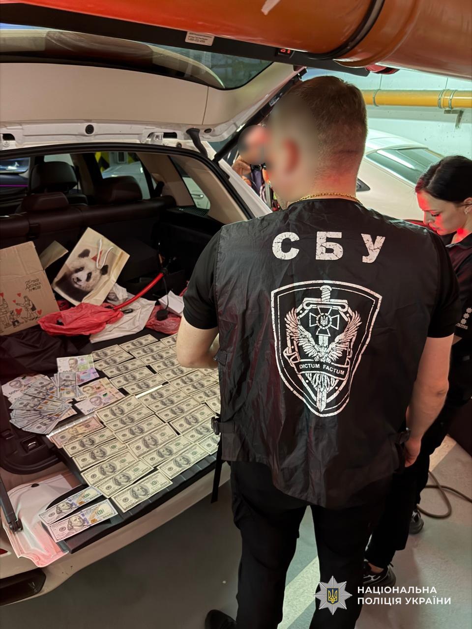 За $23 тисячі обіцяв «списати» з військового обліку у Дніпрі затримали чоловіка
