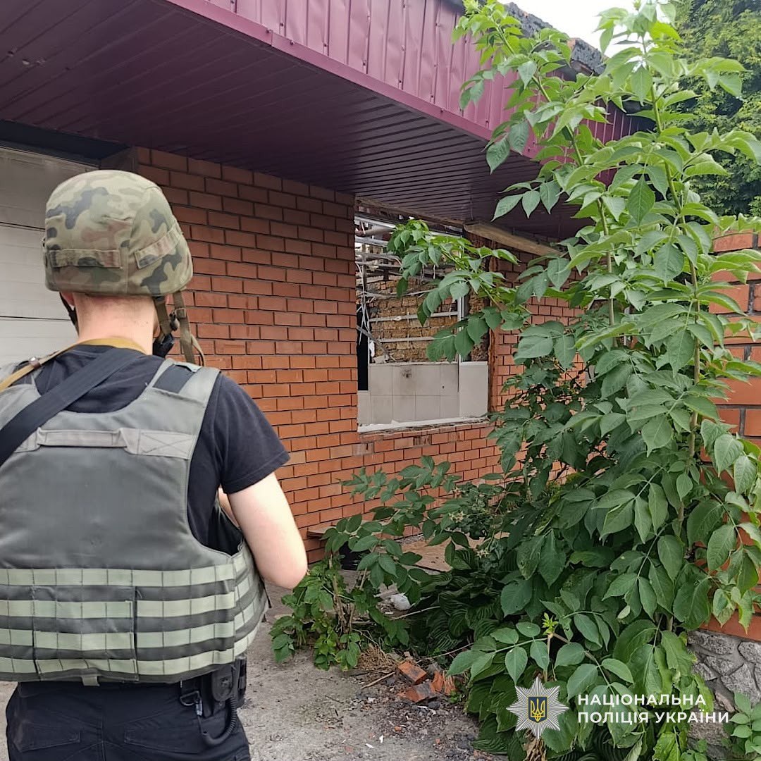 Поліція задокументувала наслідки понад 120 ворожих атак на Нікопольщині: є жертва та поранені - 02.08.2026