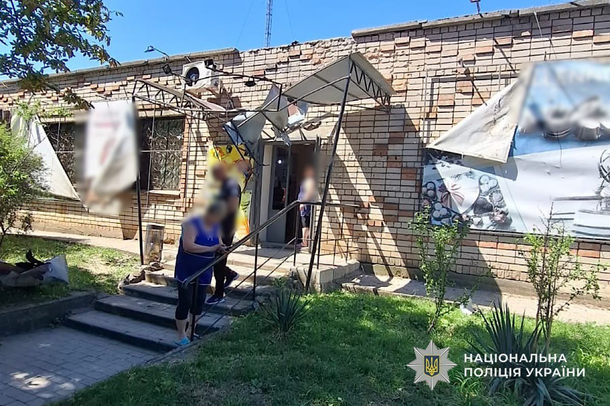 Поліція задокументувала наслідки понад 120 ворожих атак на Нікопольщині: є жертва та поранені - 02.08.2026