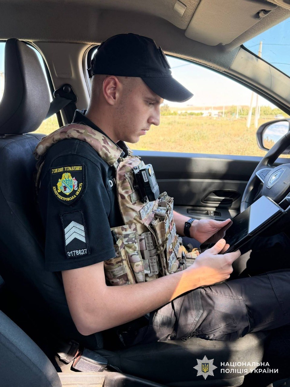 На Дніпропетровщині поліцейські врятували подружжя з палаючого будинку після атаки БпЛА - 14.08.2026