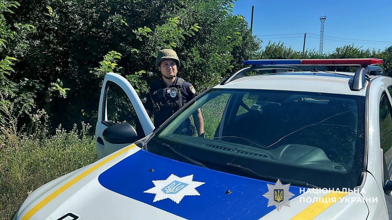 На Дніпропетровщині поліцейські врятували подружжя з палаючого будинку після атаки БпЛА - 14.08.2026