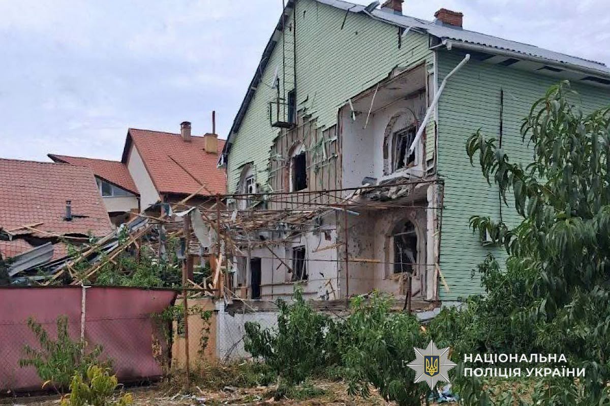 росіяни атакували Нікопольський район понад 100 разів: поранено поліцейського - 20.08.2026