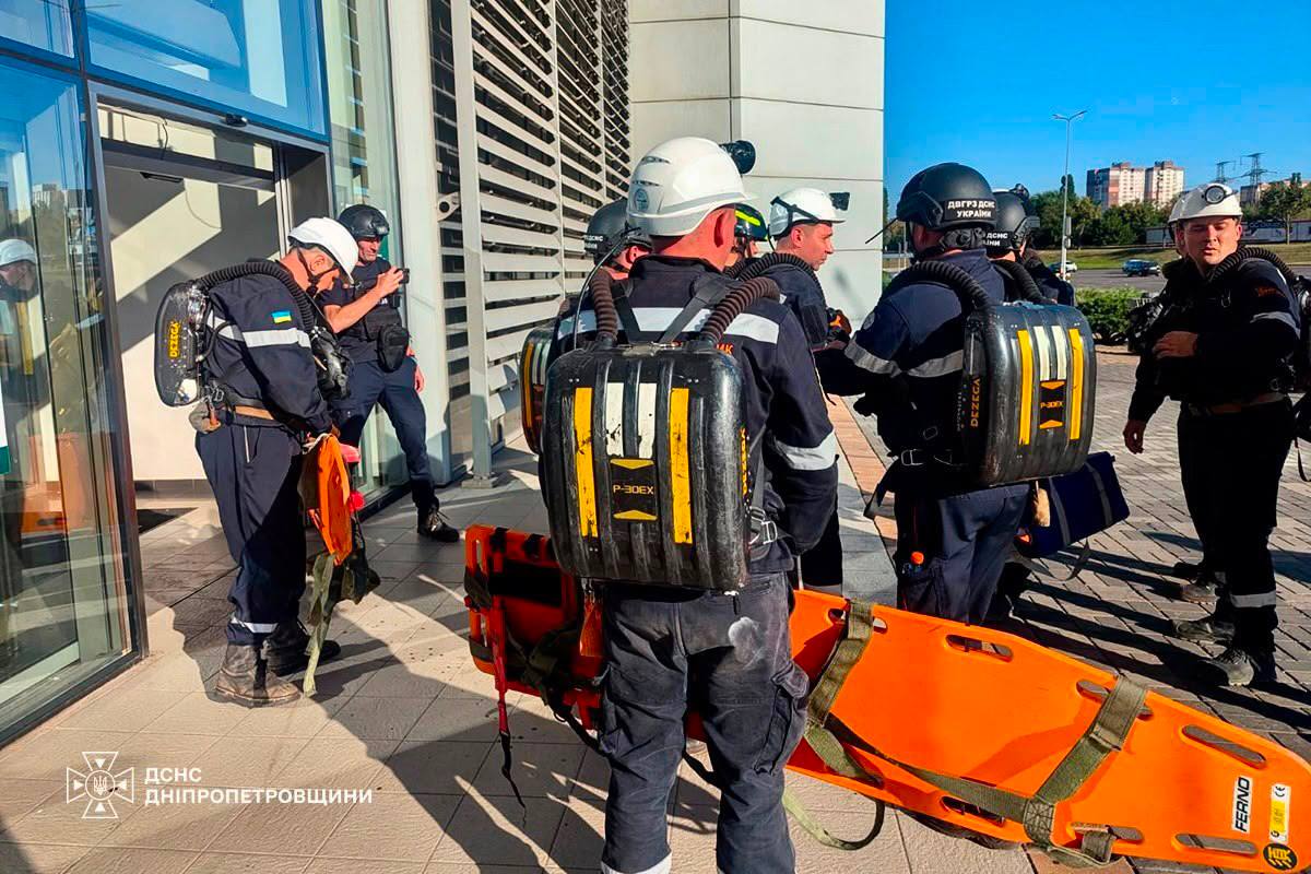 росіяни двічі атакували торговельний комплекс у Кривому Розі: 5 загиблих, 91 постраждалий - 21.08.2026