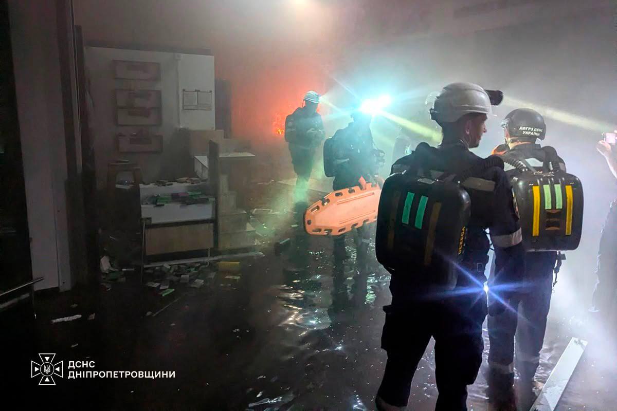 росіяни двічі атакували торговельний комплекс у Кривому Розі: 5 загиблих, 91 постраждалий - 21.08.2026