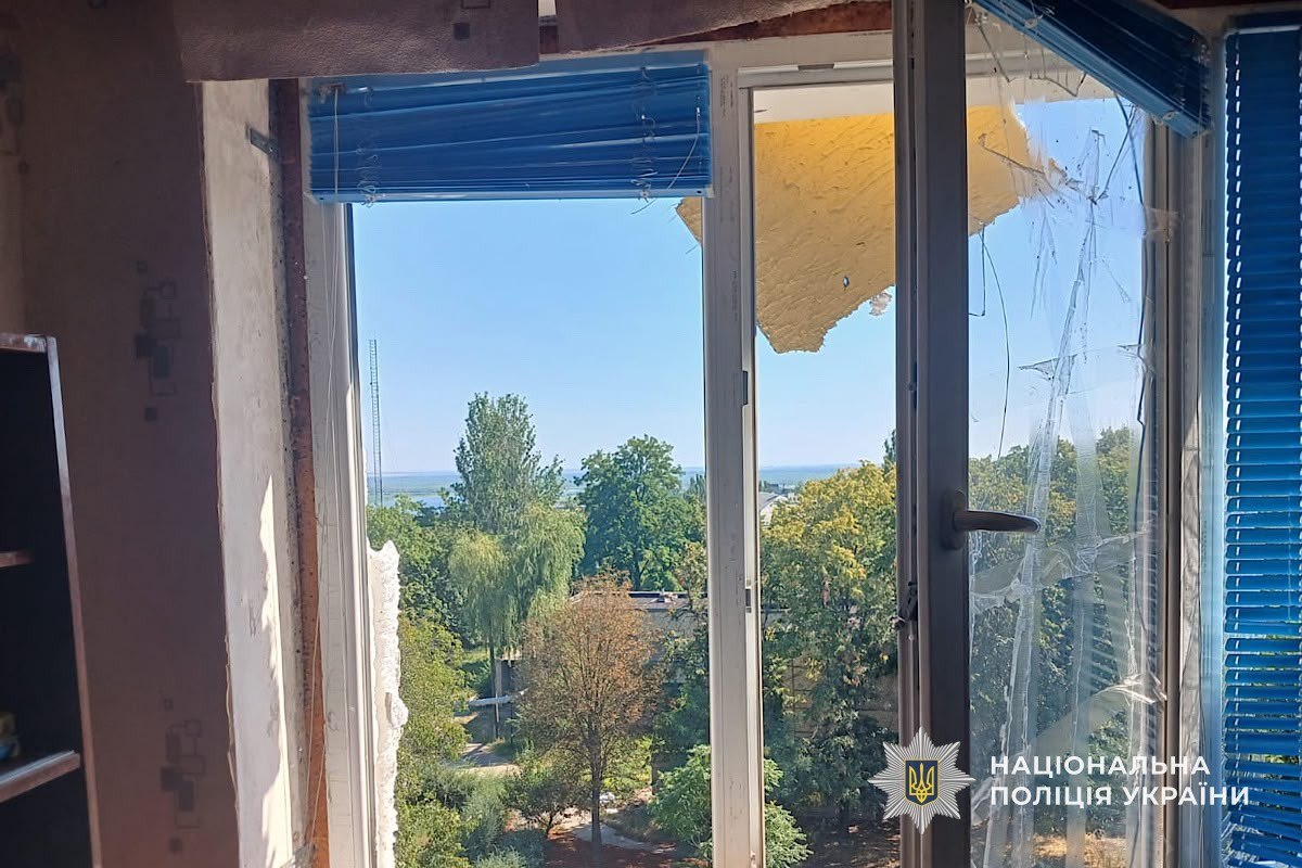 Двоє поранених, серед них — дитина: поліція показала наслідки ворожих атак на Дніпропетровщині - 23.08.2026