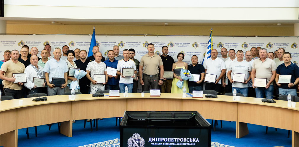Майже півсотні фахівців, які повернули жителям Нікопольщини водопостачання, отримали обласні відзнаки - 14.08.2026 