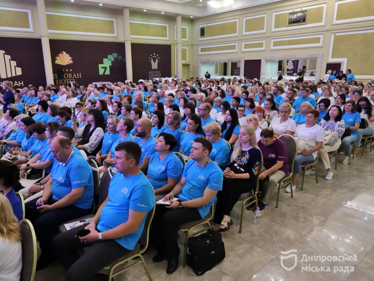 На великий освітній форум у Дніпрі прибули заступник голови Офісу Президента парламентарі й високопосадовці Філатов наголосив на важливості діалогу