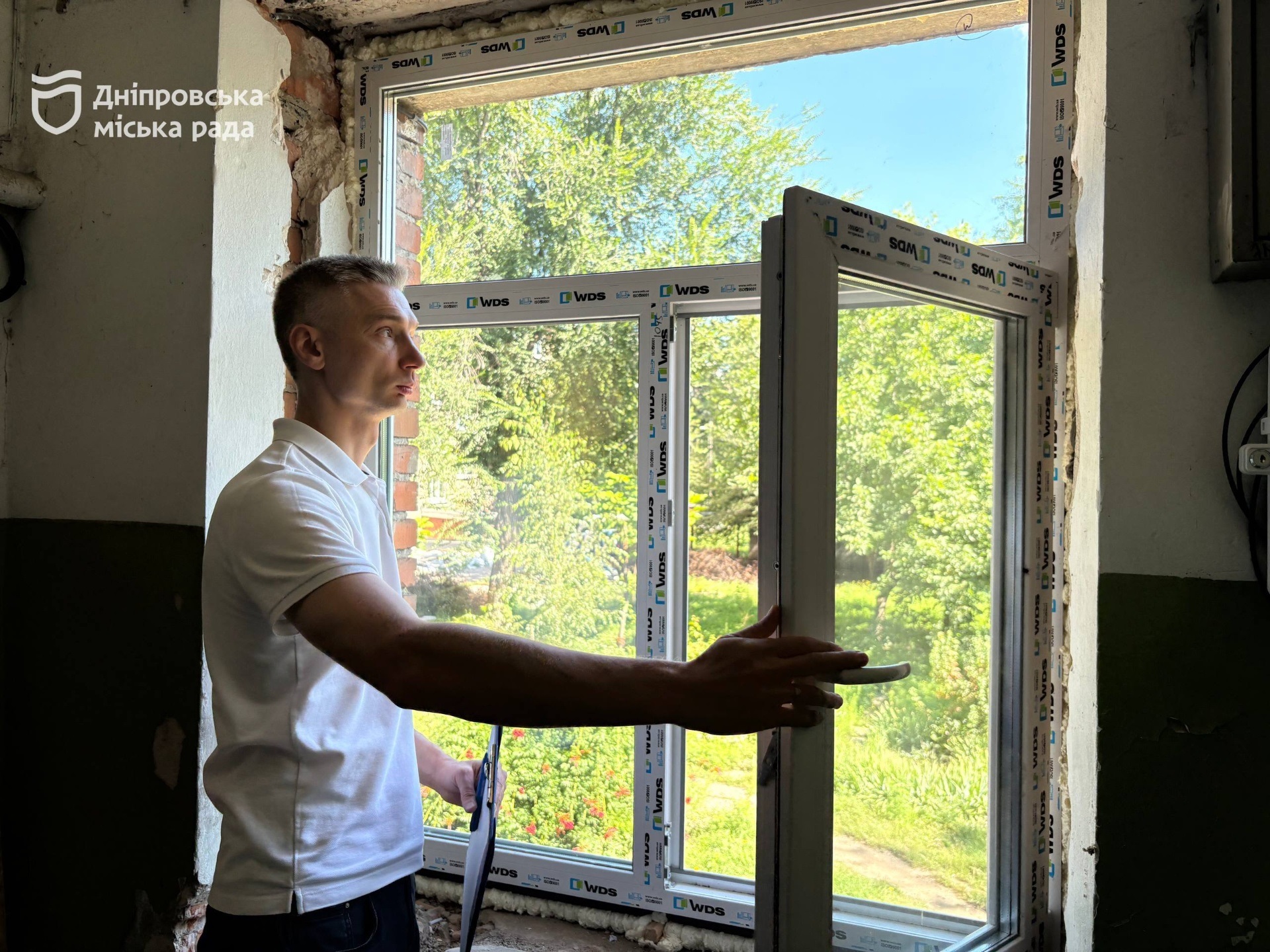 «Нам дуже швидко все зробили. Я вдячна місту за допомогу». У Дніпрі ліквідовують наслідки ворожих обстрілів у будинку на вул. Будівельників, 28 - 02.08.2026