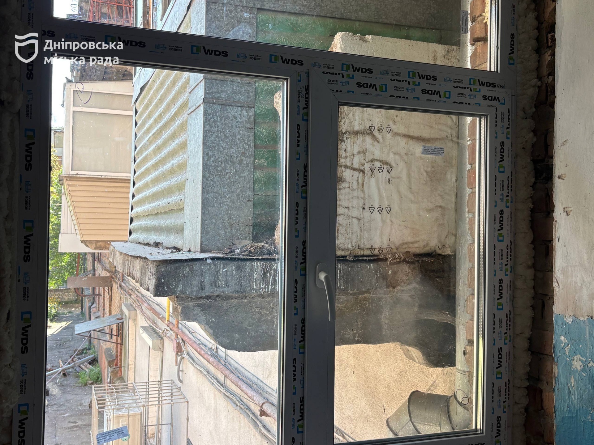 «Нам дуже швидко все зробили. Я вдячна місту за допомогу». У Дніпрі ліквідовують наслідки ворожих обстрілів у будинку на вул. Будівельників, 28 - 02.08.2026