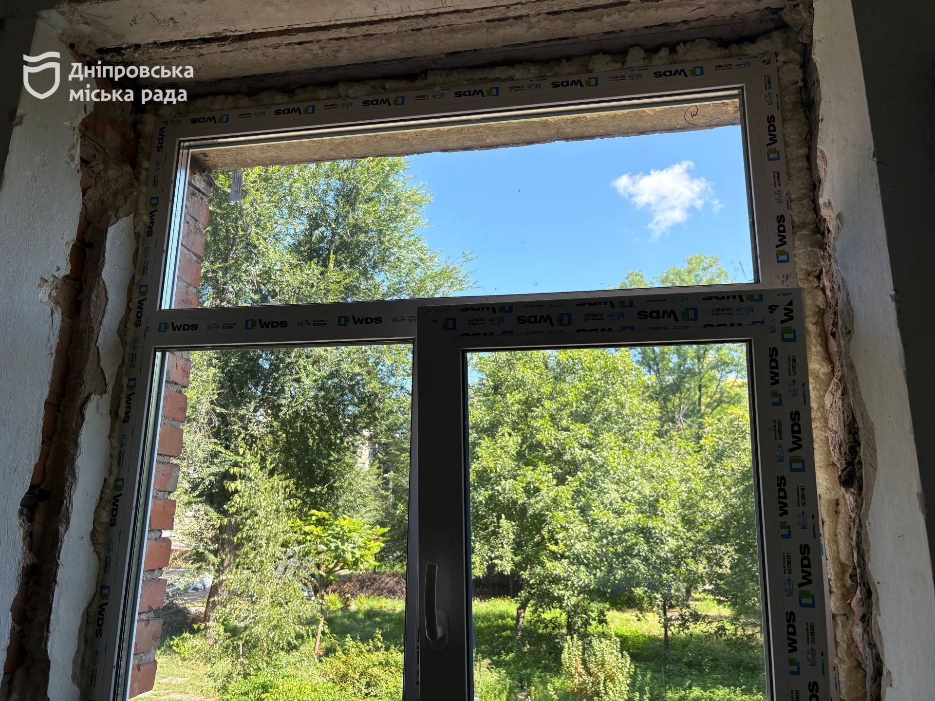 «Нам дуже швидко все зробили. Я вдячна місту за допомогу». У Дніпрі ліквідовують наслідки ворожих обстрілів у будинку на вул. Будівельників, 28 - 02.08.2026