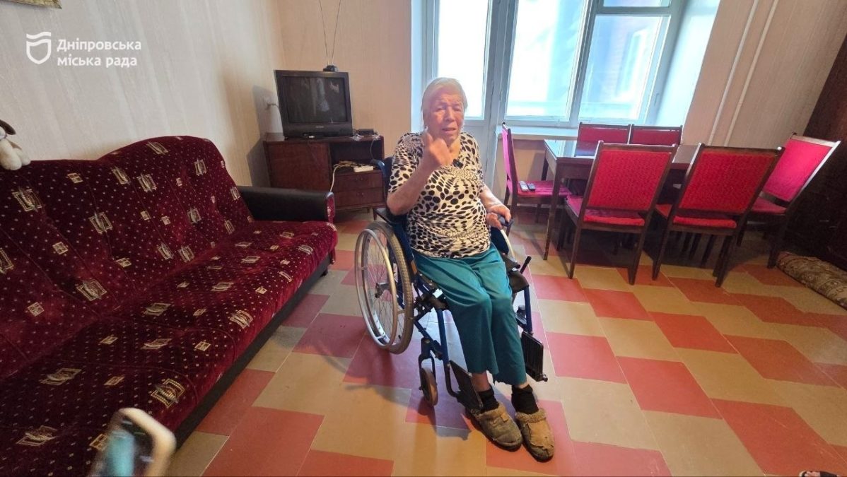 «Ми стаємо тими близькими людьми, які надають допомогу». Соціальні служби Дніпра підтримують підопічних терцентру, які постраждали від ворожих атак «Ми стаємо тими близькими людьми, які надають допомогу». Соціальні служби Дніпра підтримують підопічних терцентру, які постраждали від ворожих атак