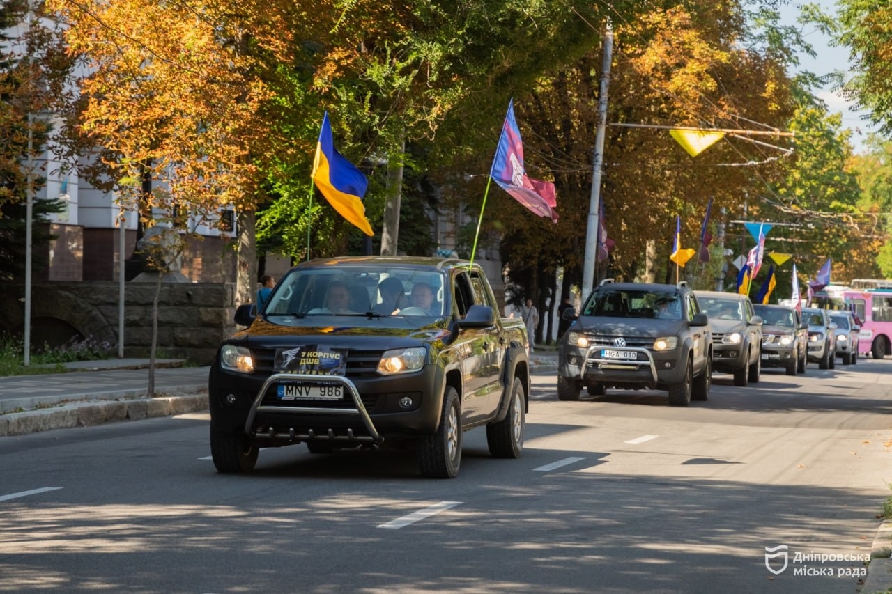 «Дніпро був, є і буде надійним тилом для ЗСУ», — заступник міського голови про автопробіг на підтримку ДШВ