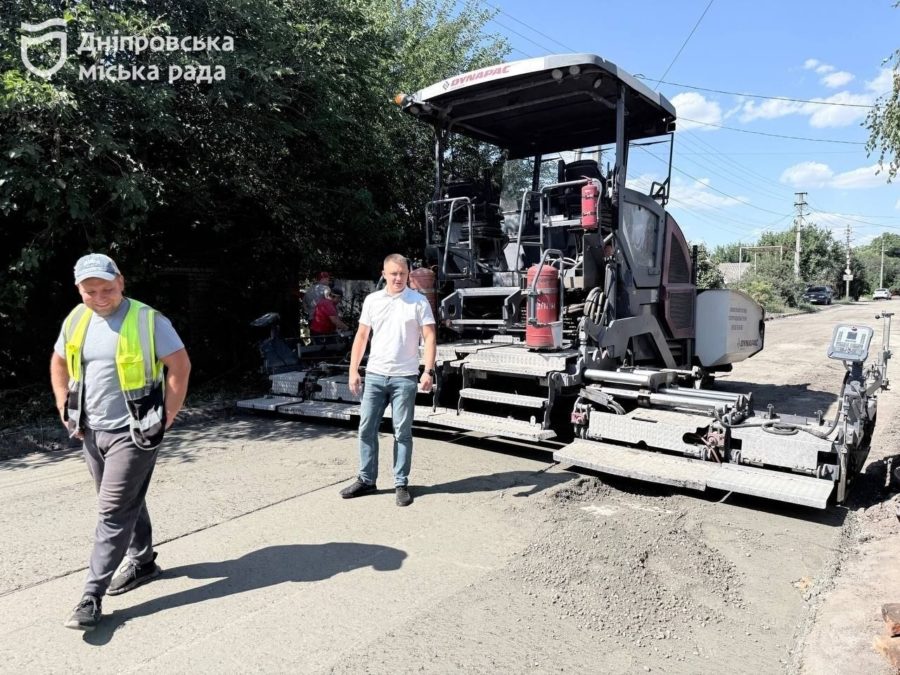 У Дніпрі продовжують відновлювати дорожнє покриття на найбільш зношених ділянках - 25.08.2026