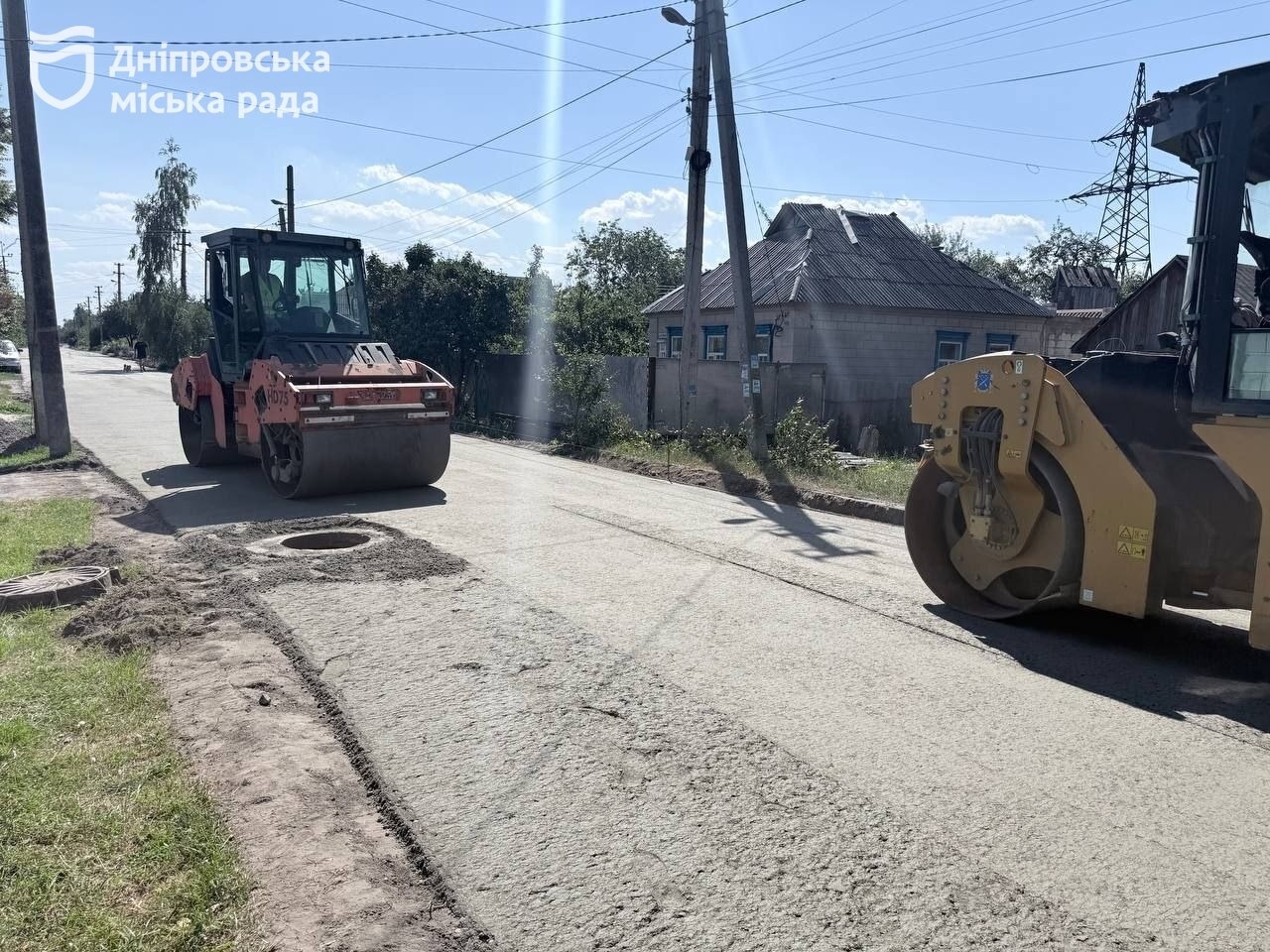 У Дніпрі продовжують відновлювати дорожнє покриття на найбільш зношених ділянках - 25.08.2026