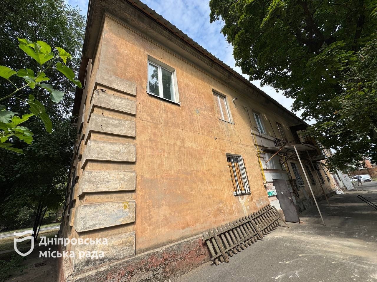 Дніпро продовжує допомагати мешканцям відновлювати будинки, пошкоджені внаслідок ворожих обстрілів - 26.08.2026