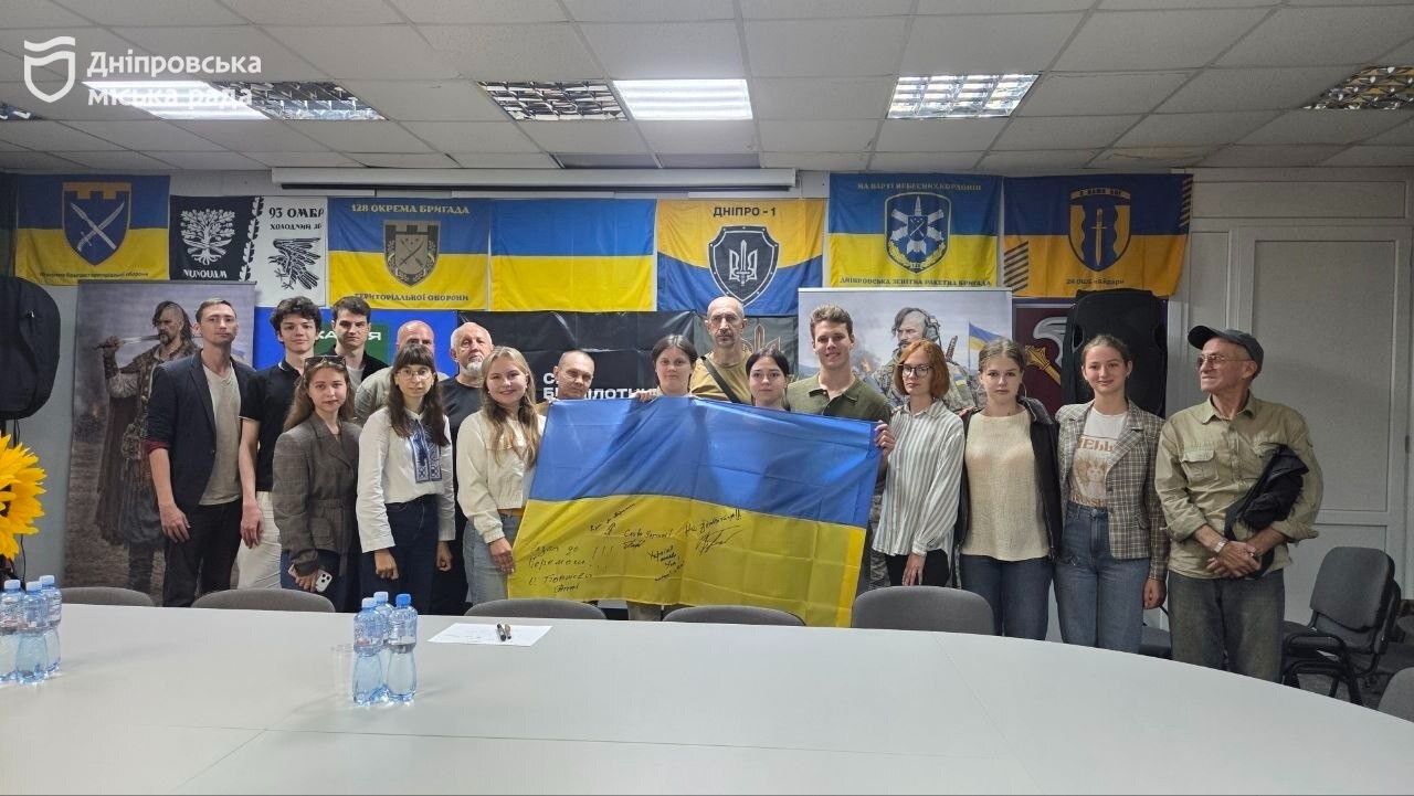 Жива історія війни. У Дніпрі молодь зустрілася з добровольцями та ветеранами - 27.08.2026