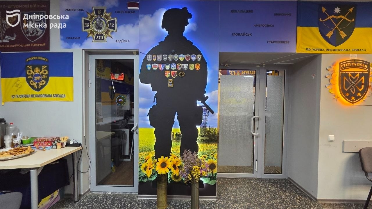 Жива історія війни. У Дніпрі молодь зустрілася з добровольцями та ветеранами - 27.08.2026