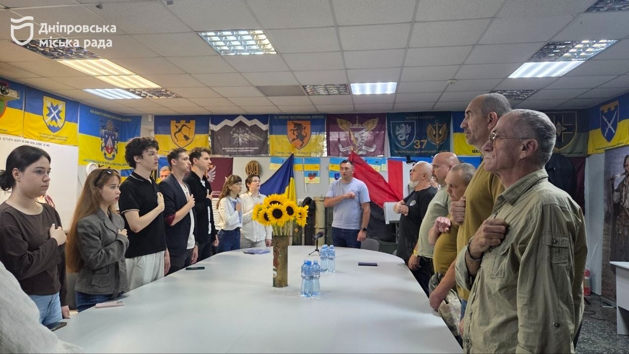 Жива історія війни. У Дніпрі молодь зустрілася з добровольцями та ветеранами - 27.08.2026