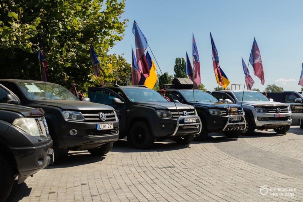 Патріотичний автопробіг на підтримку Сил оборони у Дніпрі та 5 нових пікапів підрозділам 7 го корпусу ДШВ 25 08 2026