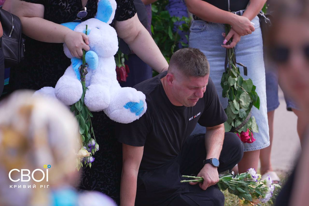 У Радушному прощаються з родиною Воронових, життя якої жорстоко обірвала російська ракета - 03.08.2026