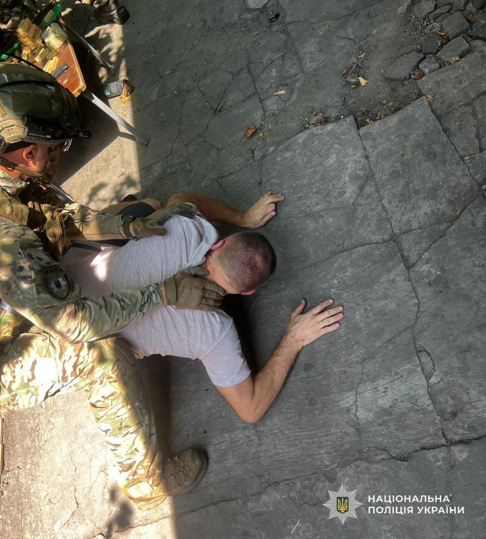 У Павлограді затримали двох чоловіків, яких підозрюють у вимаганні $5 тисяч та двох автомобілів - 07.08.2026
