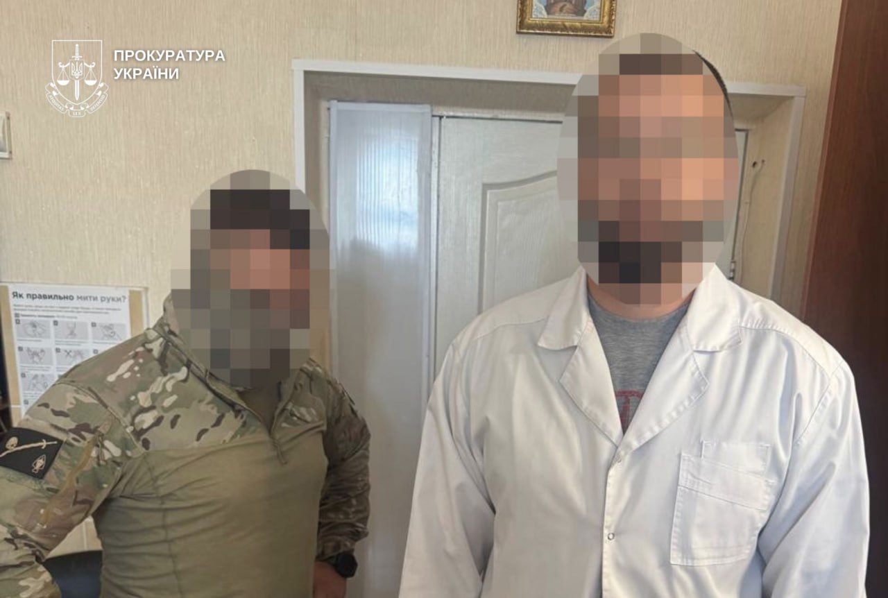 На Дніпропетровщині викрили трьох чоловіків, які за 7 тисяч доларів обіцяли вивезти військовослужбовця з частини - 07.08.2026