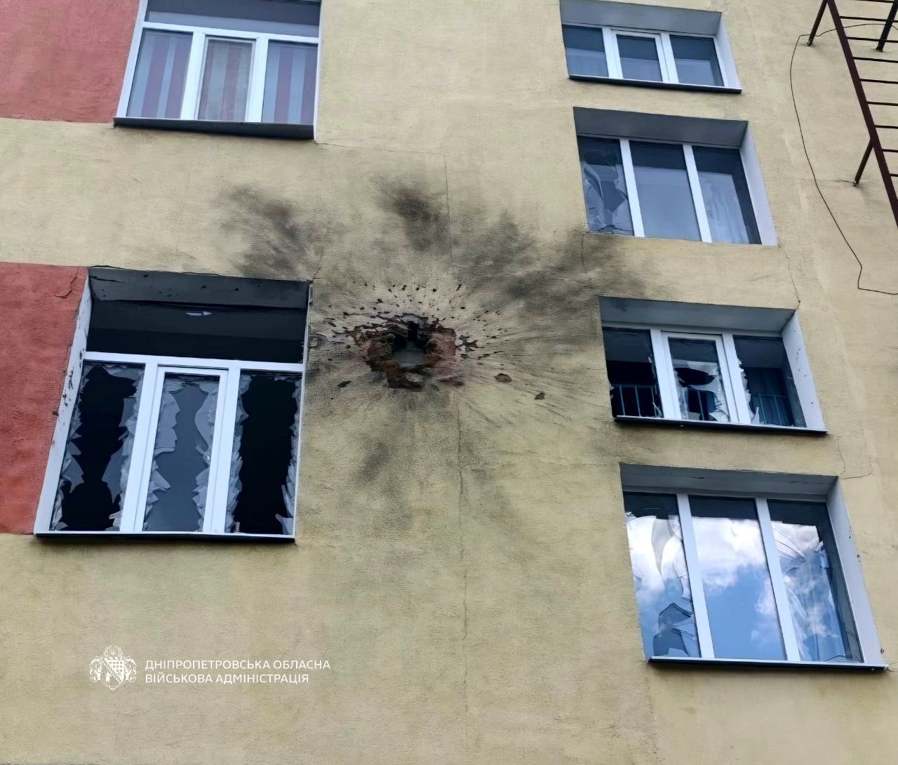 11 людей дістали поранень: майже 10 разів ворог атакував три райони Дніпропетровщини - 09.08.2026