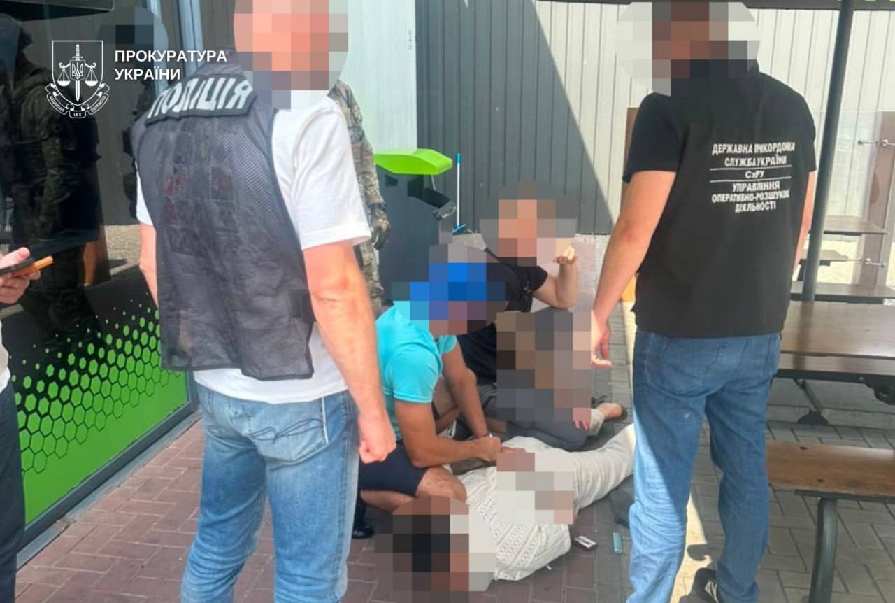 На Дніпропетровщині затримали чоловіка, який за $11 тисяч обіцяв «бронювання» та виїзд за кордон - 11.08.2026