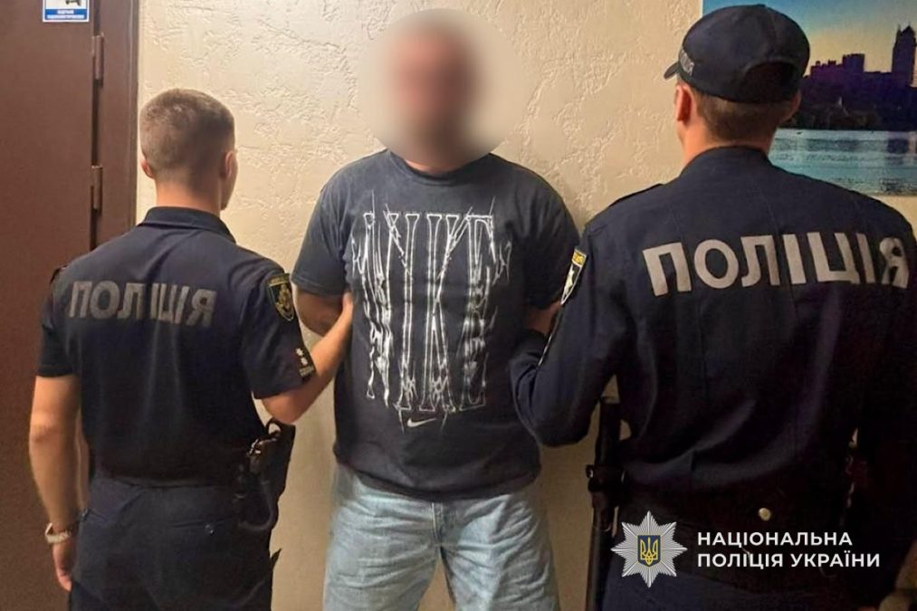 У центрі Дніпра група чоловіків влаштувала конфлікт із охоронцями та відкрила стрілянину: поліція затримала двох підозрюваних - 15.08.2026