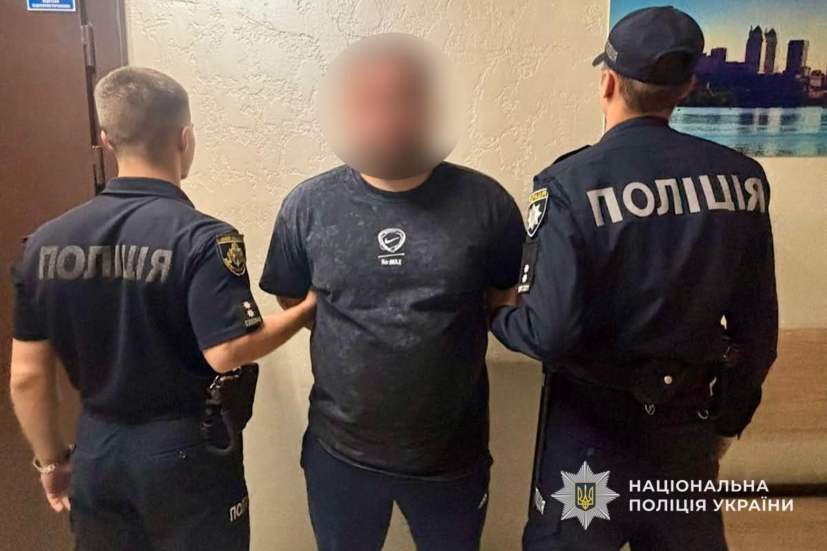 У центрі Дніпра група чоловіків влаштувала конфлікт із охоронцями та відкрила стрілянину: поліція затримала двох підозрюваних - 15.08.2026