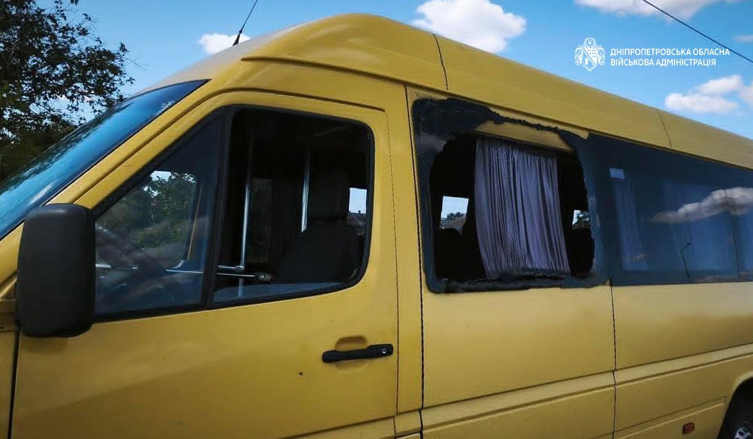 17 людей дістали поранень: понад 50 разів ворог атакував 5 районів Дніпропетровщини безпілотниками і авіабомбою - 15.08.2026