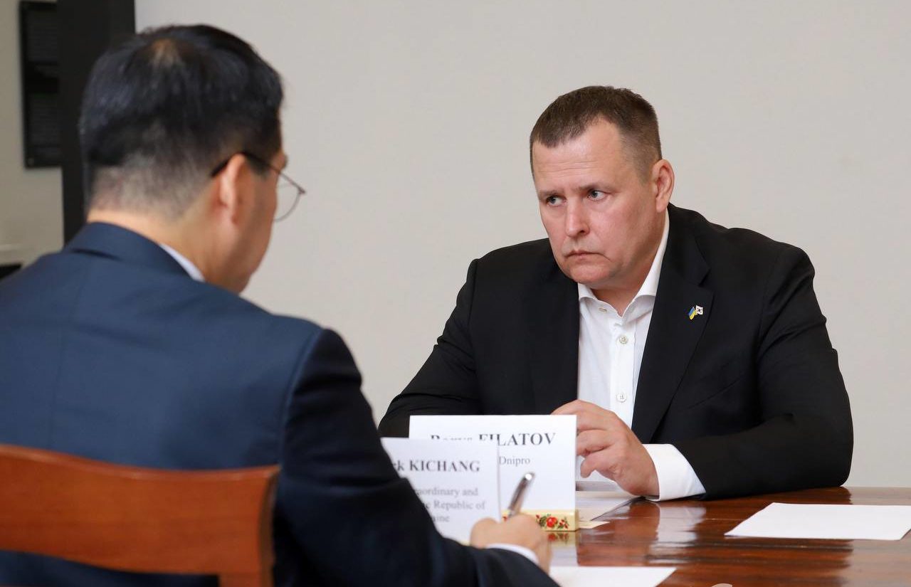 Докладу всіх зусиль, щоб допомогти вашому місту пройти цей складний час, — посол Республіки Корея Пак Кічанг прибув до Дніпра, щоб зустрітися з мером Філатовим